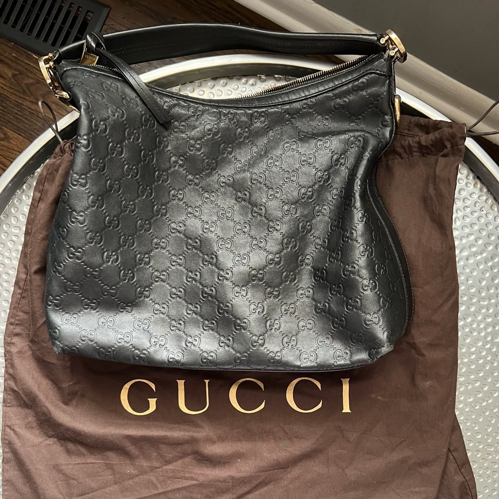 GUCCI SIGNTURE HOBO WITH DUSTBAG